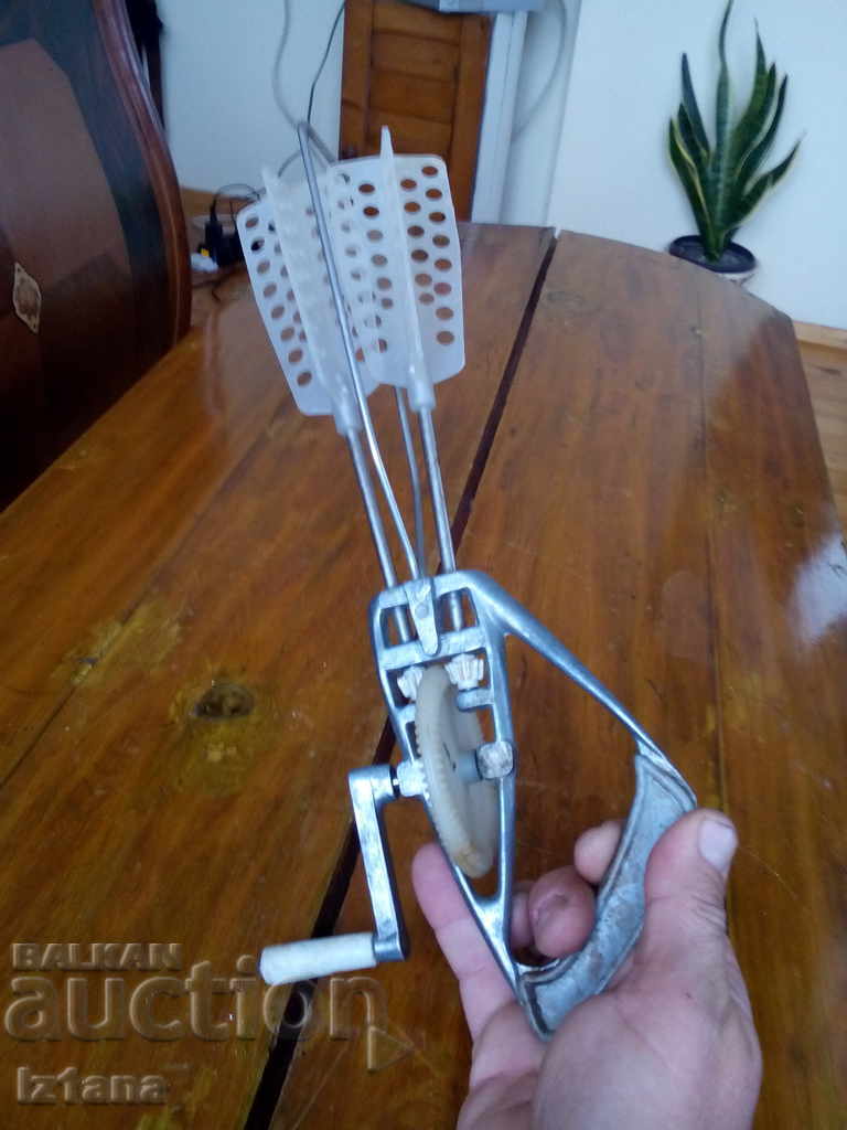An old hand mixer - 5 An old hand mixer - 5