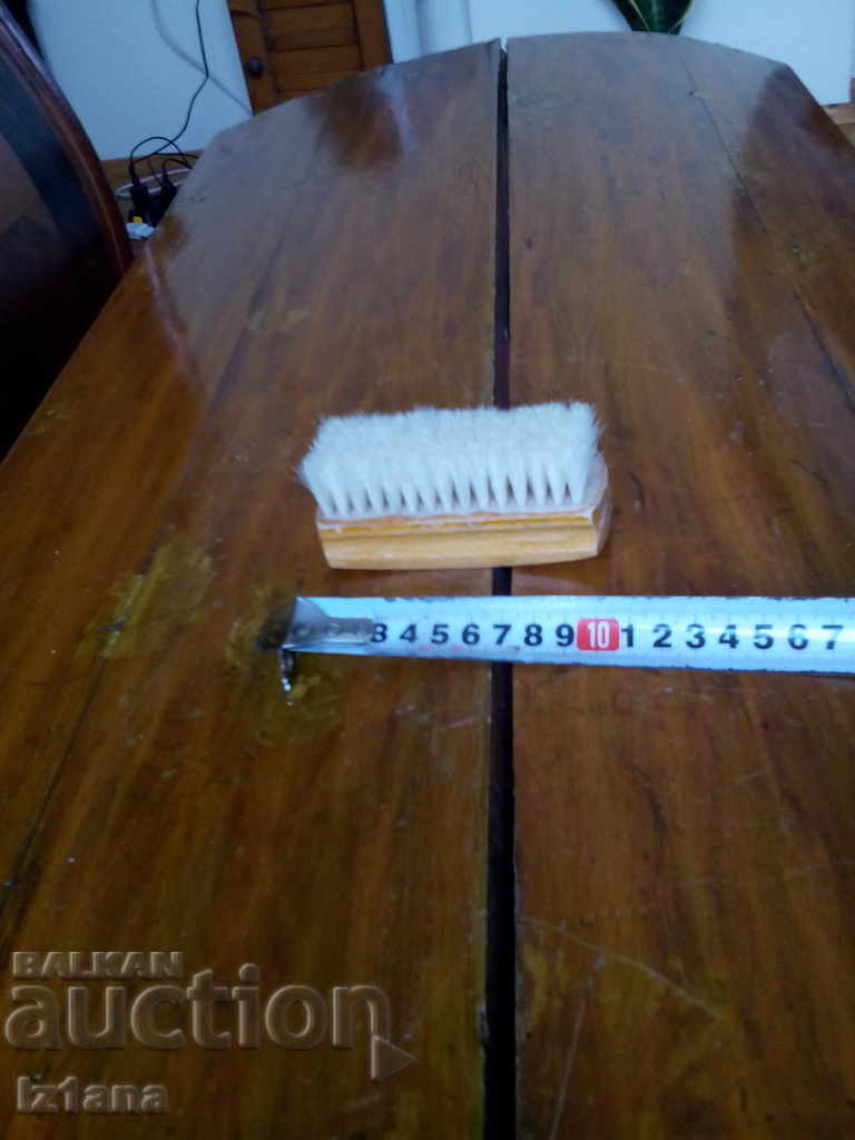 Δημοπρασία Παλιά βούρτσα ρούχων Δημοπρασία Παλιά βούρτσα ρούχων