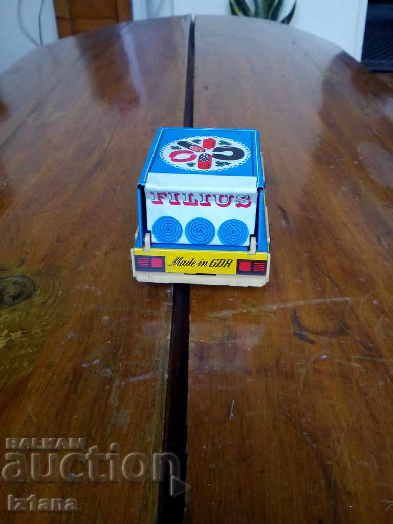 Delivery of Old toy truck, truck Delivery of Old toy truck, truck