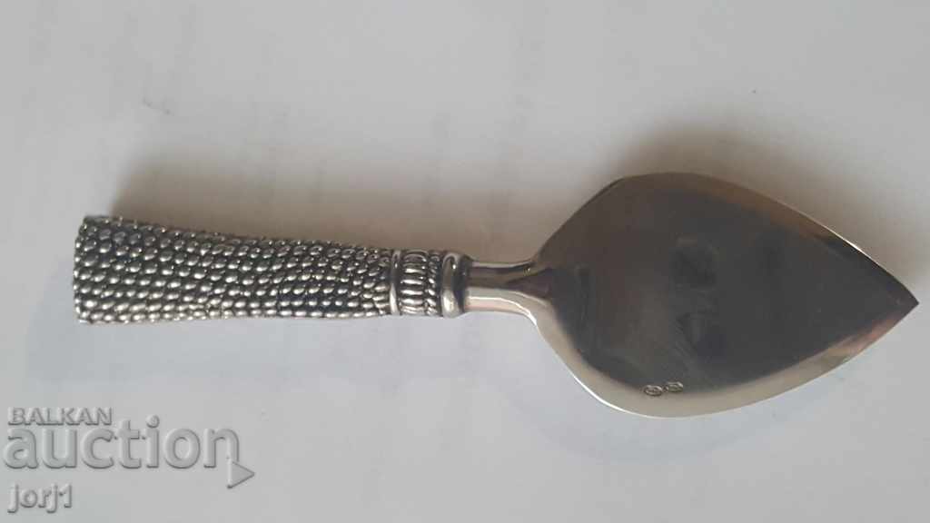 Delivery of knife for a cake Delivery of knife for a cake