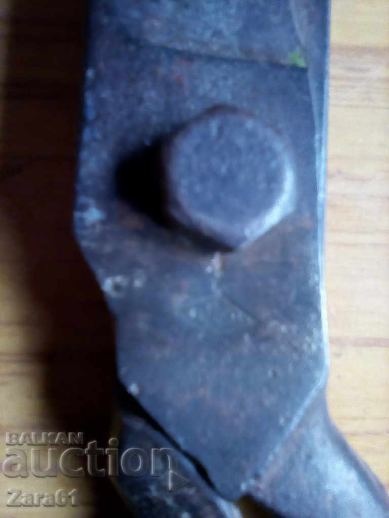 Auction Old branded scissors will Auction Old branded scissors will