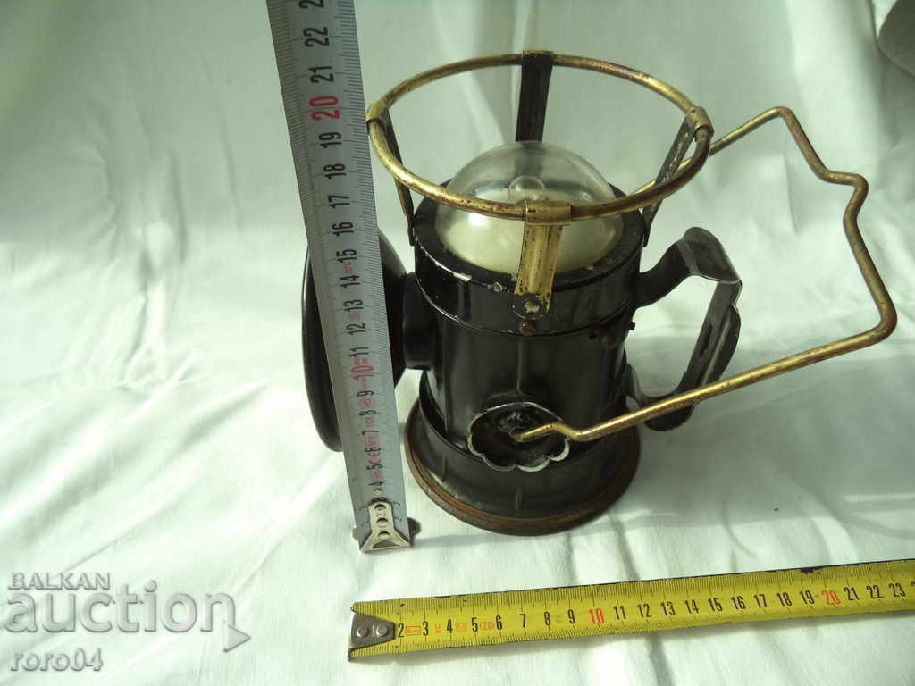 UNIQUE ENGLISH LIGHT - STADIUM - BRITISH MADE WW II with price 269.10 BGN | € 137.59 UNIQUE ENGLISH LIGHT - STADIUM - BRITISH MADE WW II with price 269.10 BGN | € 137.59