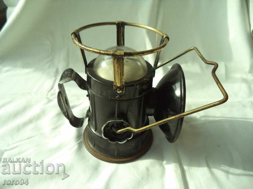 Delivery of UNIQUE ENGLISH LIGHT - STADIUM - BRITISH MADE WW II Delivery of UNIQUE ENGLISH LIGHT - STADIUM - BRITISH MADE WW II