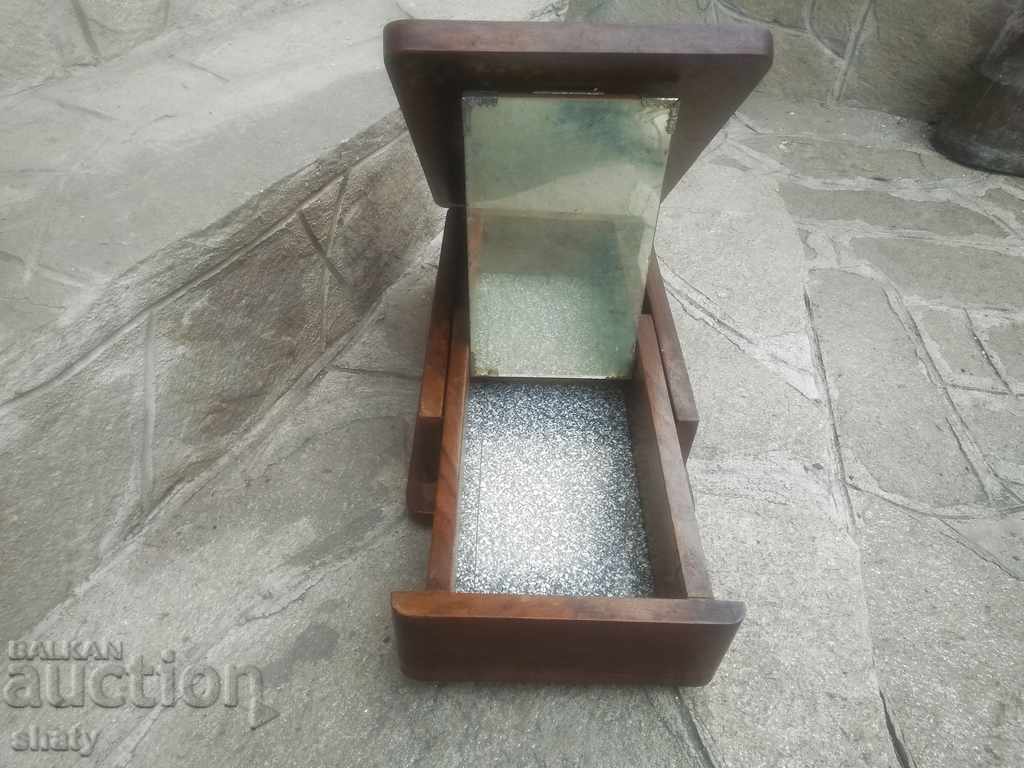 An old wooden dresser. with price 50.00 BGN | € 25.56 An old wooden dresser. with price 50.00 BGN | € 25.56