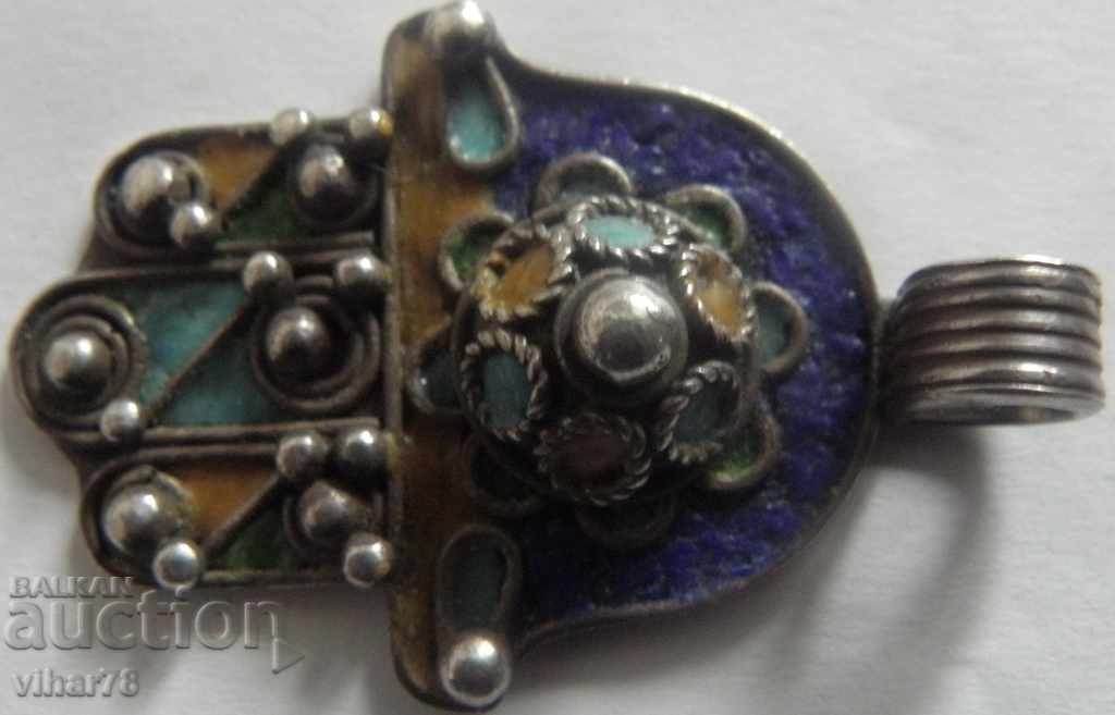 Delivery of an old very beautiful silver pendant