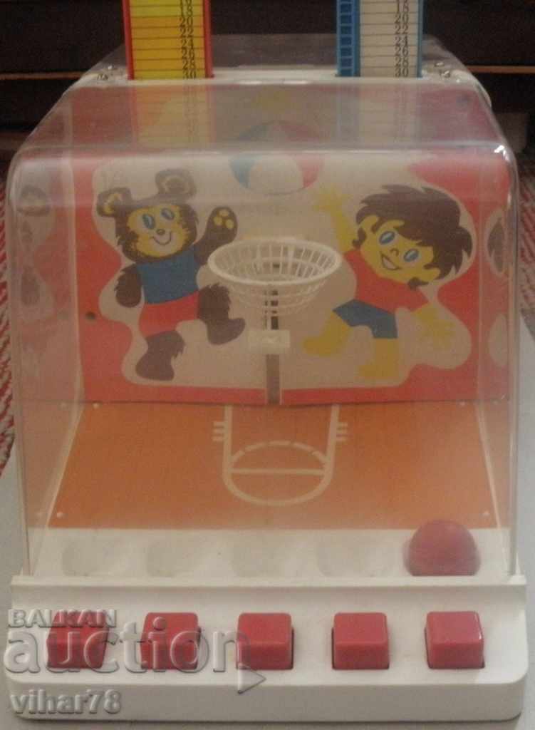 An old game of BASKETBALL - 6 An old game of BASKETBALL - 6