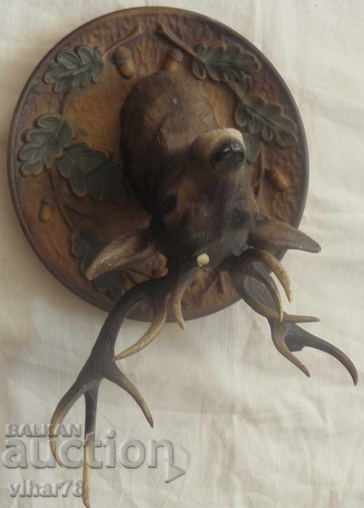 Auction plastic dish with hunting motifs Auction plastic dish with hunting motifs
