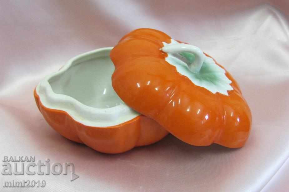 Стара Порцеланова Купа с Капак Русия с цена 90.00 лв. | € 46.02 Стара Порцеланова Купа с Капак Русия с цена 90.00 лв. | € 46.02