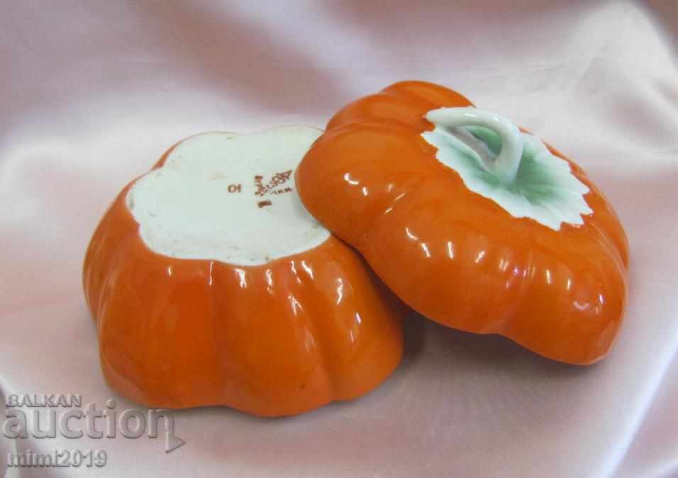 Аукцион Стара Порцеланова Купа с Капак Русия Аукцион Стара Порцеланова Купа с Капак Русия