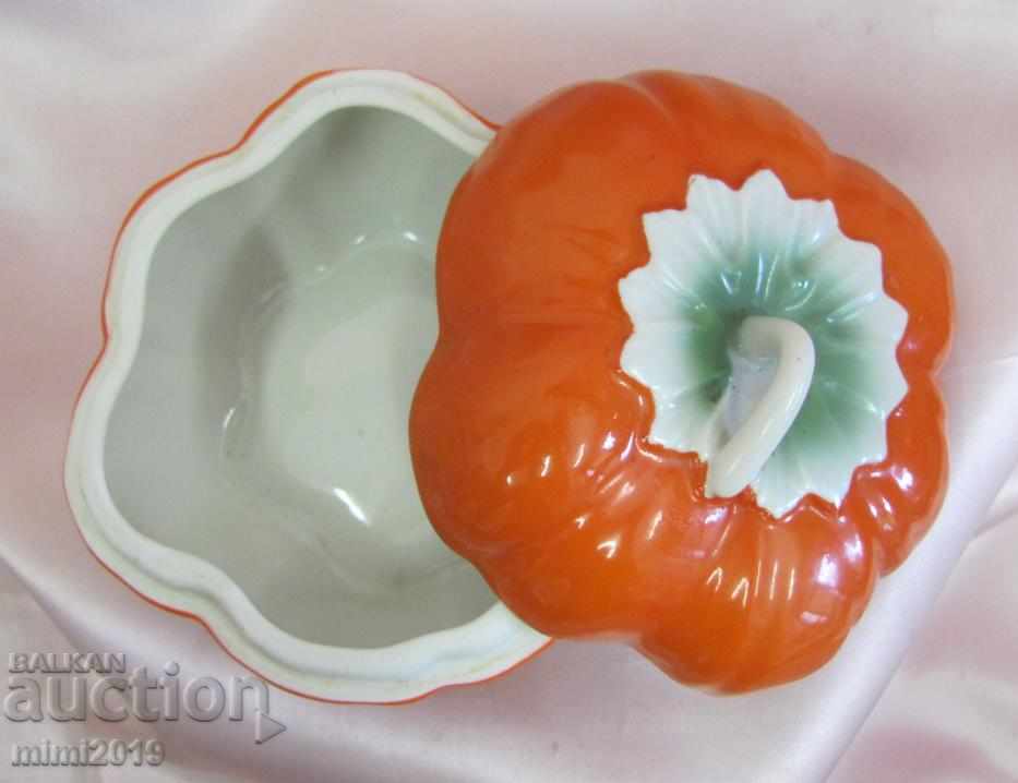 Доставка на Стара Порцеланова Купа с Капак Русия Доставка на Стара Порцеланова Купа с Капак Русия