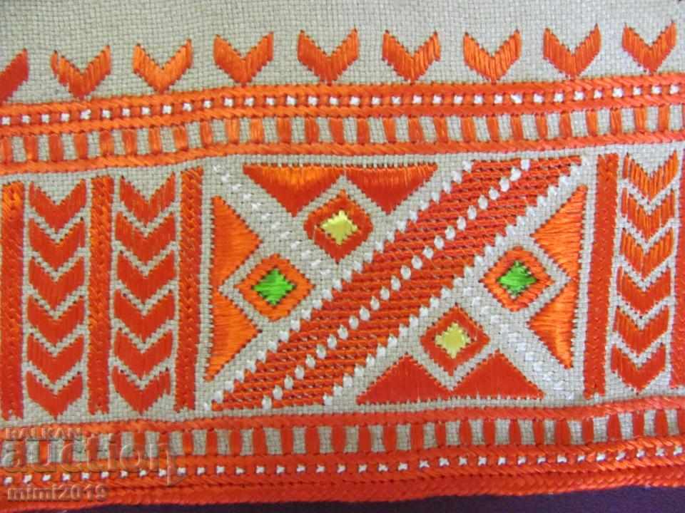 Auction  Old Hand Embroidery Box, Linen Panama Cover