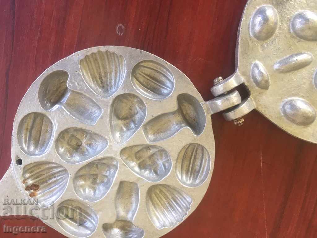 CALIFORM FORM SOCCER SWEET with price 28.00 BGN | € 14.32 CALIFORM FORM SOCCER SWEET with price 28.00 BGN | € 14.32