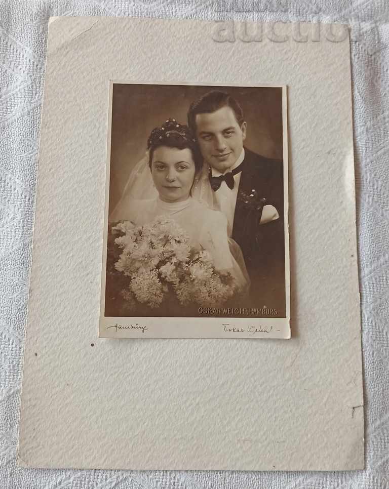 PHOTOS OSKAR WEICHT HAMBURG BRIDES OF THE WEDDING with price 5.00 BGN | € 2.56 PHOTOS OSKAR WEICHT HAMBURG BRIDES OF THE WEDDING with price 5.00 BGN | € 2.56