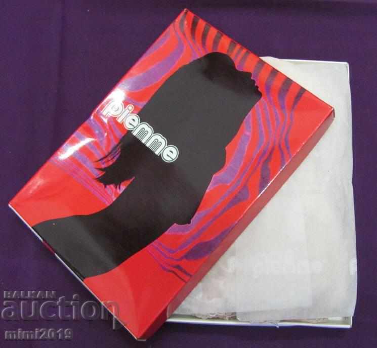 Salopetă de damă originală din anii 70 din anii 70 cu preț 50.00 BGN | € 25.56 Salopetă de damă originală din anii 70 din anii 70 cu preț 50.00 BGN | € 25.56