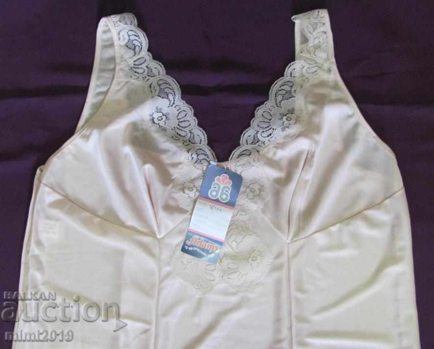 Δημοπρασία Οι μπεζ φόρμες 70 με μπεζ χρώμα Δημοπρασία Οι μπεζ φόρμες 70 με μπεζ χρώμα