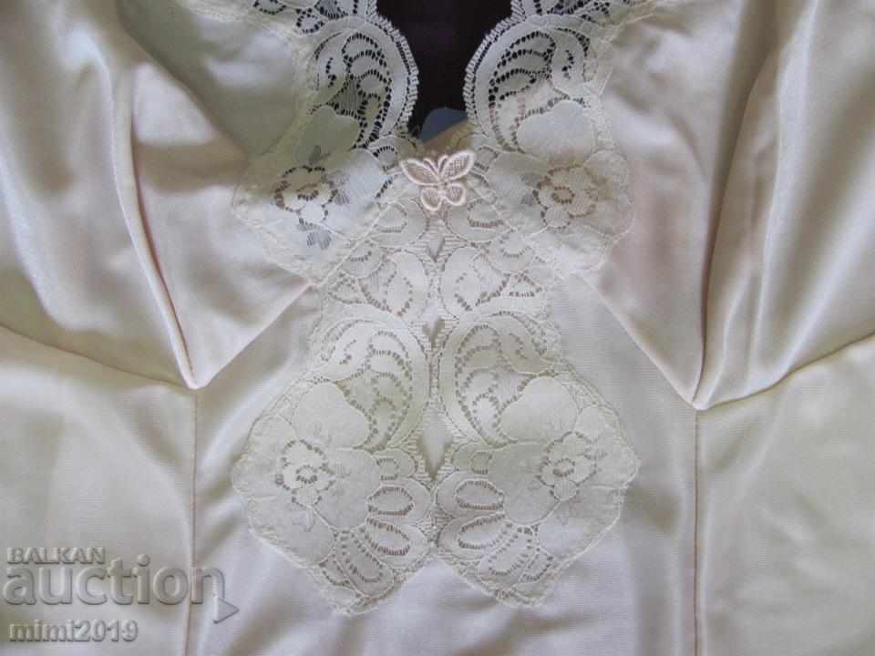 Παράδοση Οι μπεζ φόρμες 70 με μπεζ χρώμα Παράδοση Οι μπεζ φόρμες 70 με μπεζ χρώμα