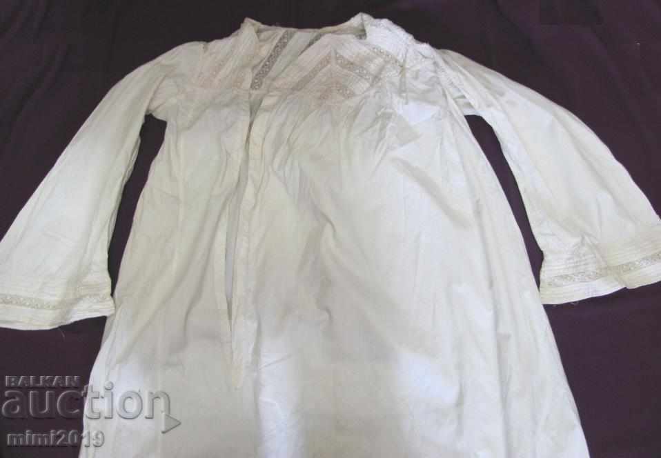 Auction 19th century Woman's shirt with lace Auction 19th century Woman's shirt with lace