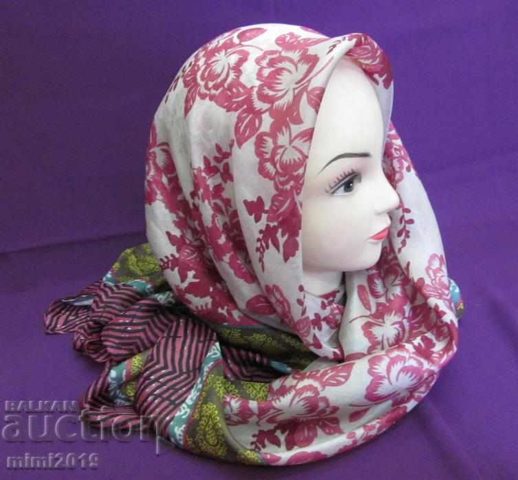 Стар Дамски Копринен Шал Maddison с цена 25.00 лв. | € 12.78 Стар Дамски Копринен Шал Maddison с цена 25.00 лв. | € 12.78