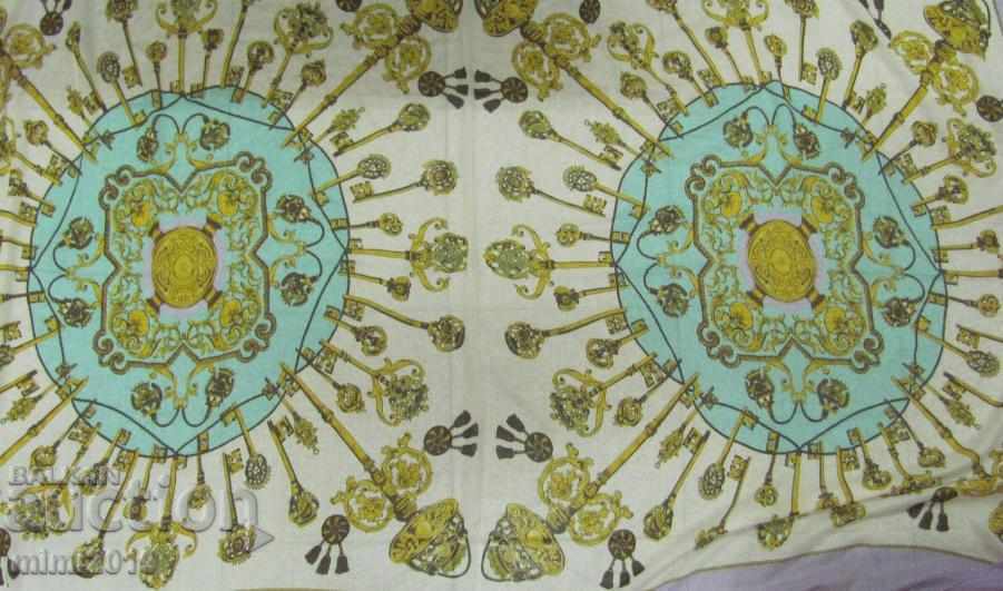 Delivery of Old Ladies Big Scarf CODELLO