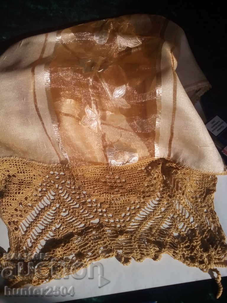 Șal boutique, împachetat manual cu dantelă, lungime 145 cm. Șal boutique, împachetat manual cu dantelă, lungime 145 cm.