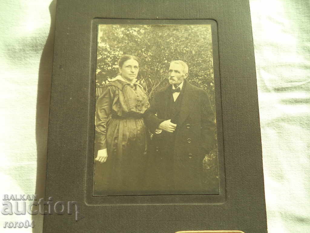 PHOTOGRAPHY OF G.I. LEFTEROV - PLEVEN with price 17.99 BGN | € 9.20 PHOTOGRAPHY OF G.I. LEFTEROV - PLEVEN with price 17.99 BGN | € 9.20