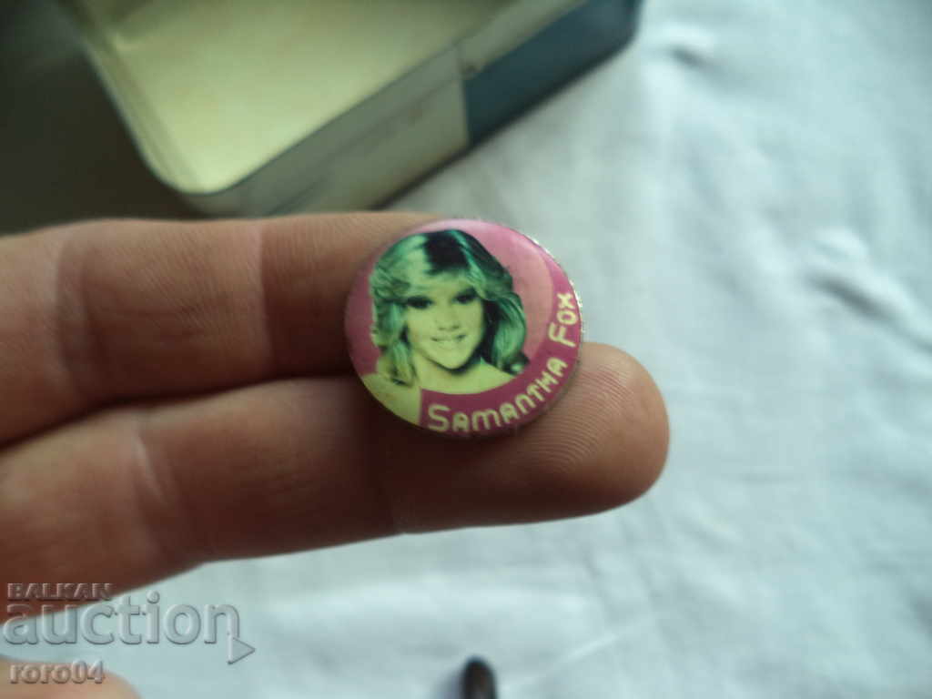 TIN BOX + SAMPLE FOX badge with price 8.99 BGN | € 4.60