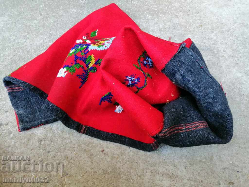 Delivery of Old woven embroidered pillowcase on minderlock Delivery of Old woven embroidered pillowcase on minderlock