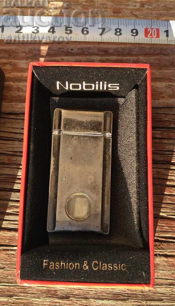 Запалка Нобилис, Nobilis с кутия