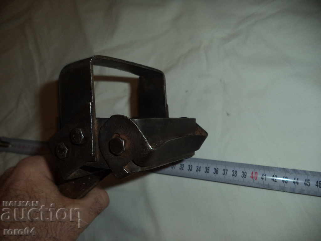 OLD HARVESTER / WOOD CUTTER / LOGS - WW II with price 10.00 BGN | € 5.11 OLD HARVESTER / WOOD CUTTER / LOGS - WW II with price 10.00 BGN | € 5.11