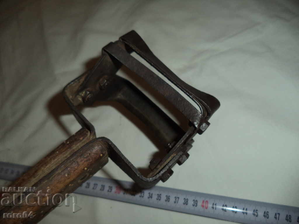 Auction OLD HARVESTER / WOOD CUTTER / LOGS - WW II Auction OLD HARVESTER / WOOD CUTTER / LOGS - WW II