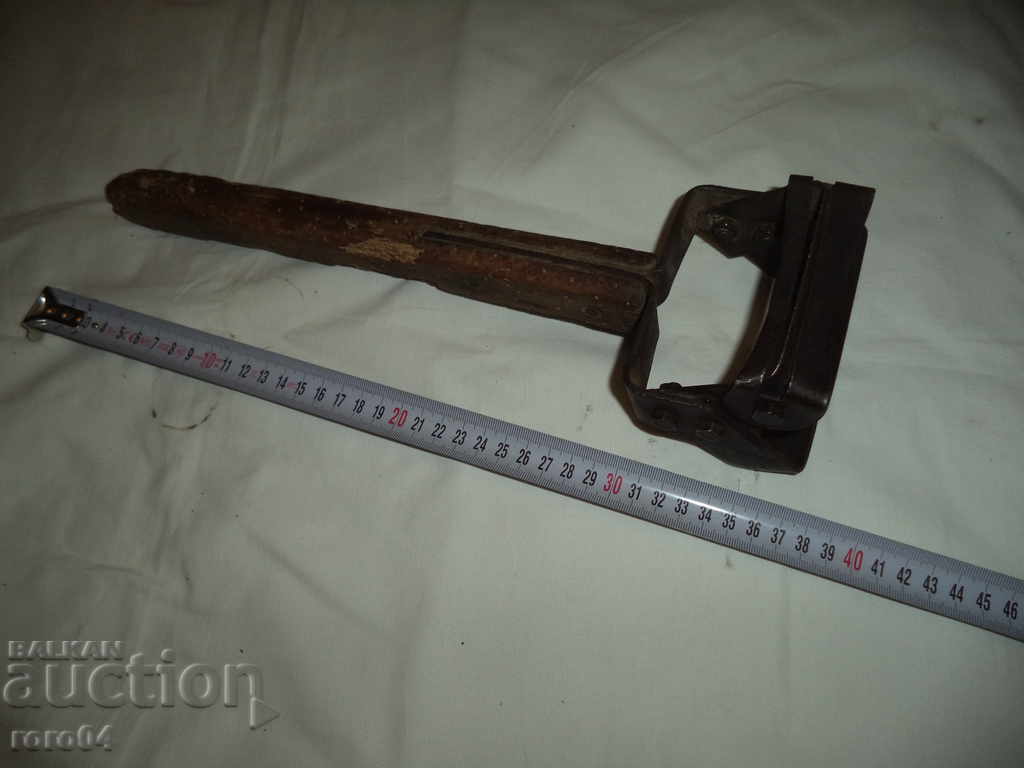 OLD HARVESTER / WOOD CUTTER / LOGS - WW II OLD HARVESTER / WOOD CUTTER / LOGS - WW II