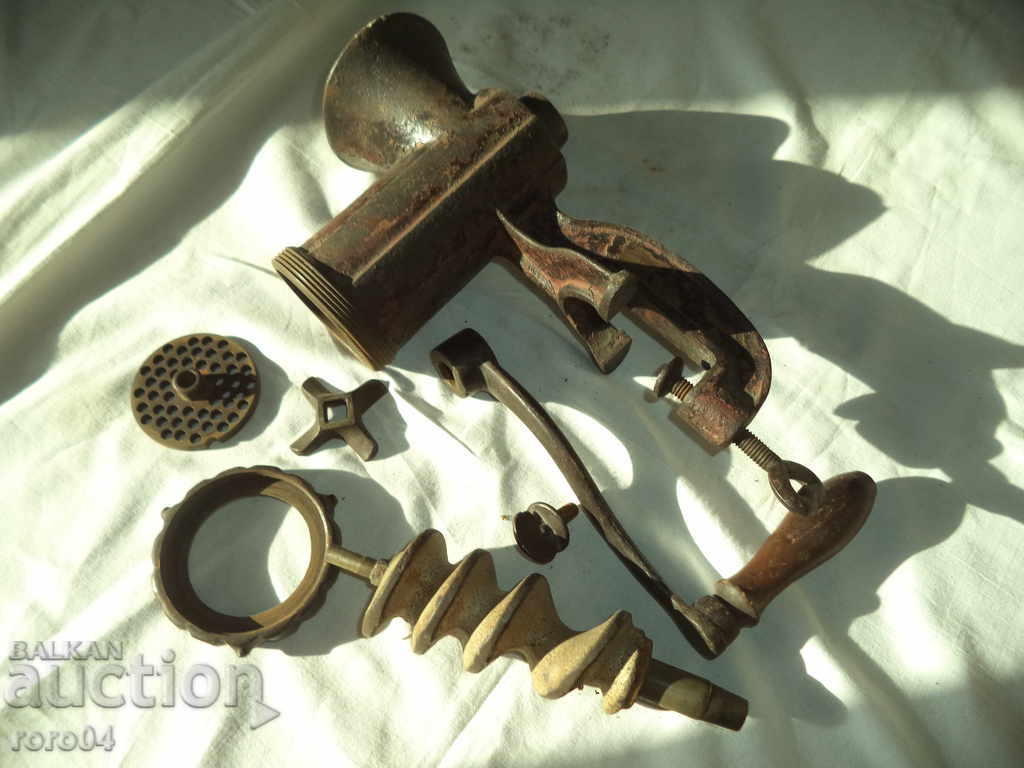 Delivery of BIG OLD MEAT MILLS / TOMATOES Delivery of BIG OLD MEAT MILLS / TOMATOES