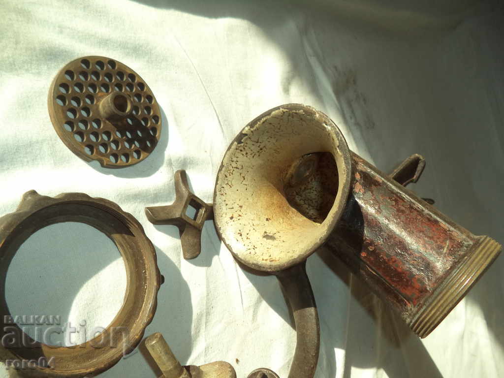 BIG OLD MEAT MILLS / TOMATOES - 6 BIG OLD MEAT MILLS / TOMATOES - 6