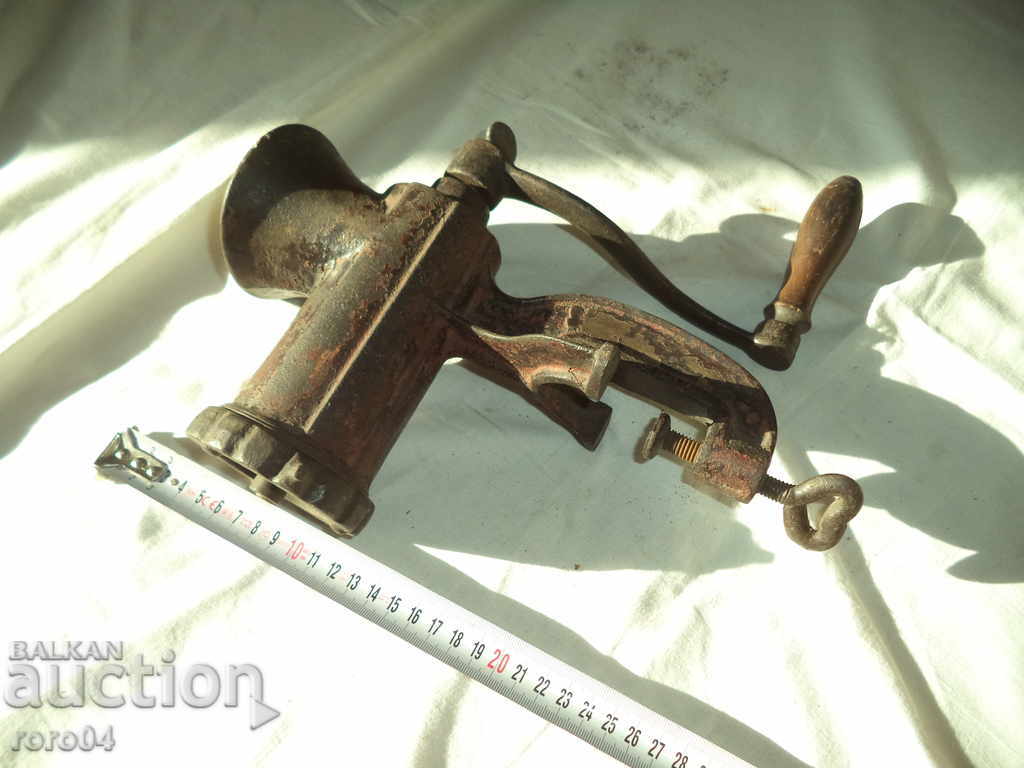 BIG OLD MEAT MILLS / TOMATOES - 7 BIG OLD MEAT MILLS / TOMATOES - 7