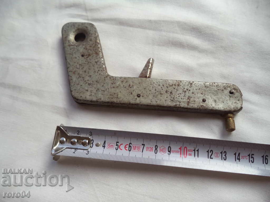 Delivery of OLD METAL PISTOL FOR GAS HEATER / BURNER Delivery of OLD METAL PISTOL FOR GAS HEATER / BURNER