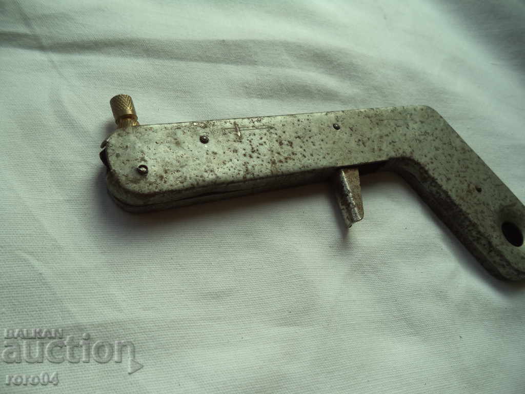 OLD METAL PISTOL FOR GAS HEATER / BURNER - 6 OLD METAL PISTOL FOR GAS HEATER / BURNER - 6