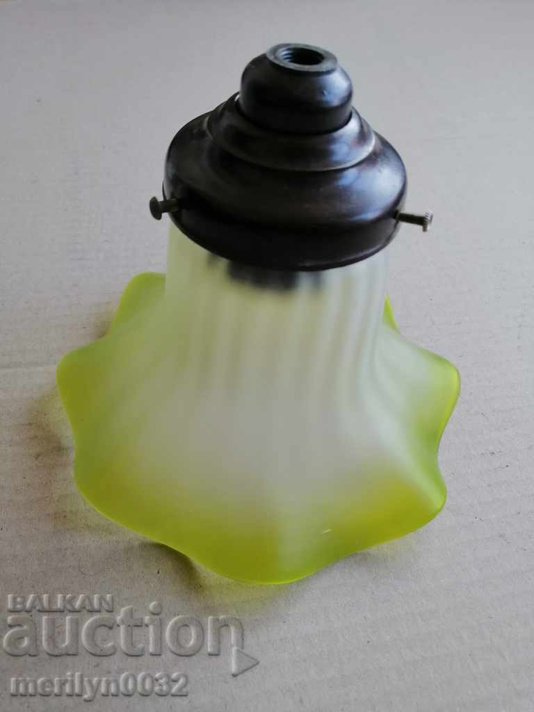 Стар стъклен абажур, лампион, лампа, фасунга полилей с цена 95.00 лв. | € 48.57 Стар стъклен абажур, лампион, лампа, фасунга полилей с цена 95.00 лв. | € 48.57