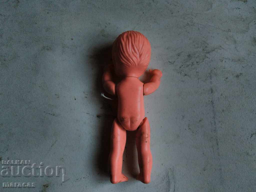 Μια μικρή παλιά κούκλα Μια μικρή παλιά κούκλα