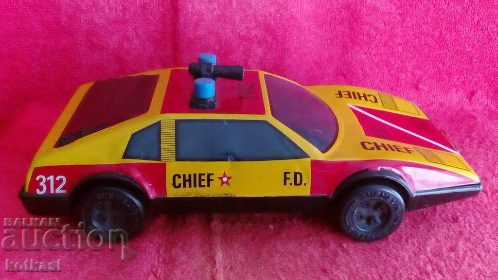 Auction Old social metal sheet metal toy car 21.50 cm. Auction Old social metal sheet metal toy car 21.50 cm.