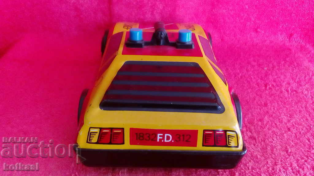 Delivery of Old social metal sheet metal toy car 21.50 cm. Delivery of Old social metal sheet metal toy car 21.50 cm.