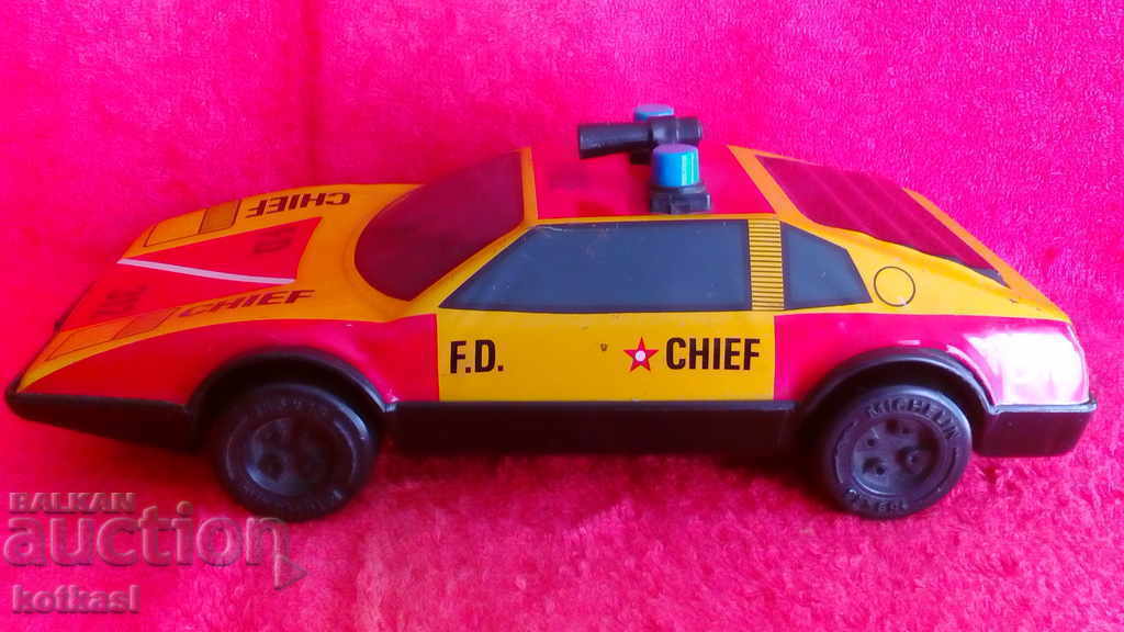 Old social metal sheet metal toy car 21.50 cm. Old social metal sheet metal toy car 21.50 cm.