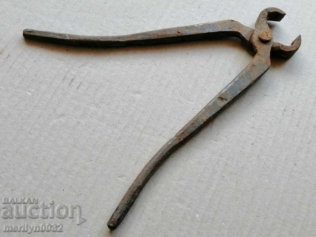Auction Ancient primitive crumpled keretten pliers in the 20th century Auction Ancient primitive crumpled keretten pliers in the 20th century