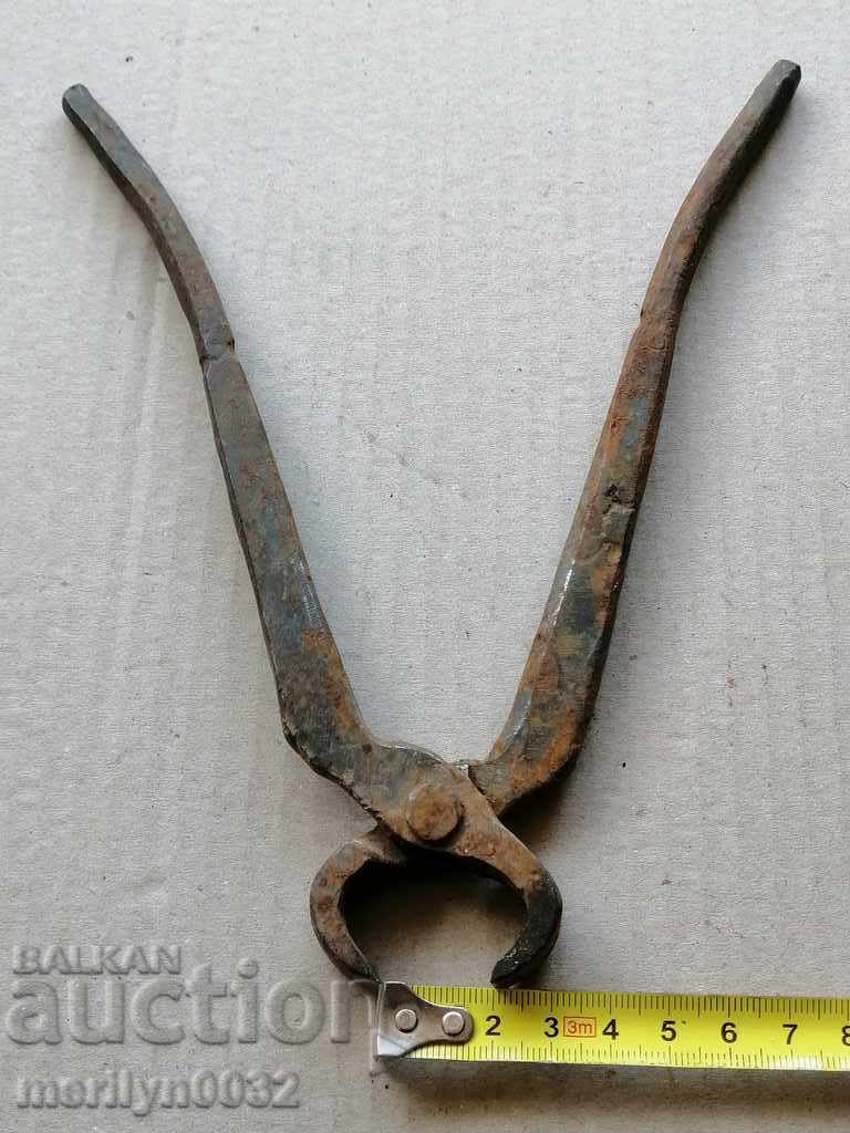 Delivery of Ancient primitive crumpled keretten pliers in the 20th century Delivery of Ancient primitive crumpled keretten pliers in the 20th century