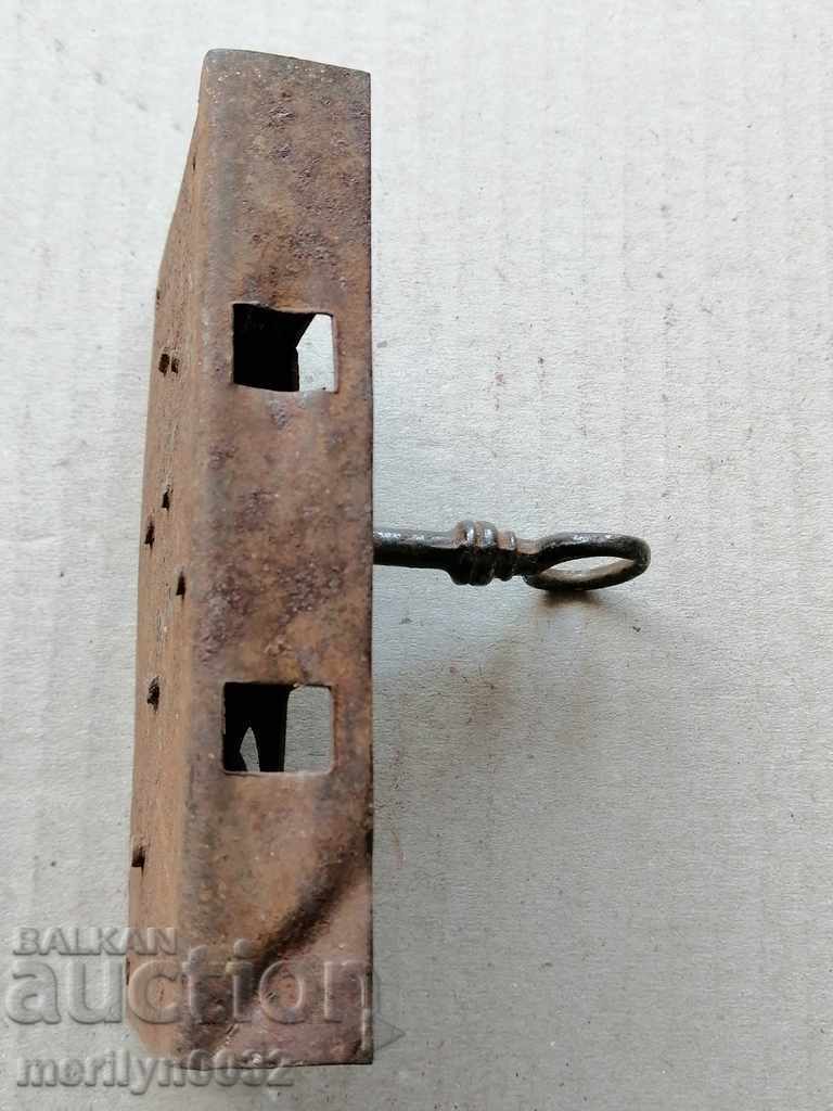 Стара кована брава с ключ звънче за ракла ключалка, резе - 5 Стара кована брава с ключ звънче за ракла ключалка, резе - 5