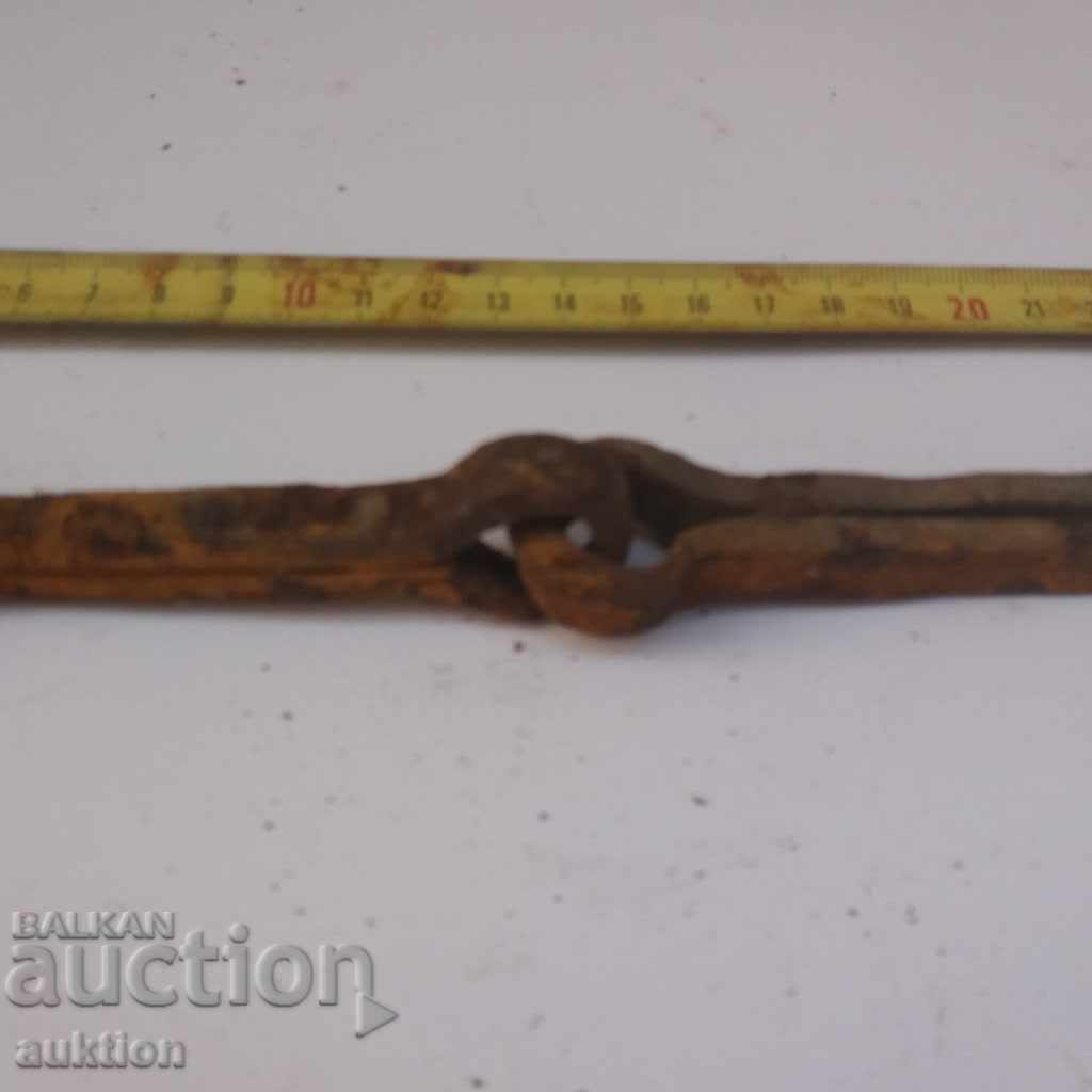 OLD MASSIVE WROUGHT HINGE FROM THE RURAL RIVER PORT with price 1.69 BGN | € 0.86 OLD MASSIVE WROUGHT HINGE FROM THE RURAL RIVER PORT with price 1.69 BGN | € 0.86