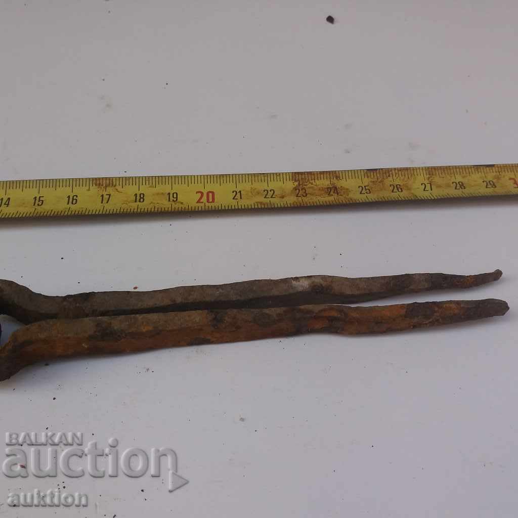 Delivery of OLD MASSIVE WROUGHT HINGE FROM THE RURAL RIVER PORT Delivery of OLD MASSIVE WROUGHT HINGE FROM THE RURAL RIVER PORT