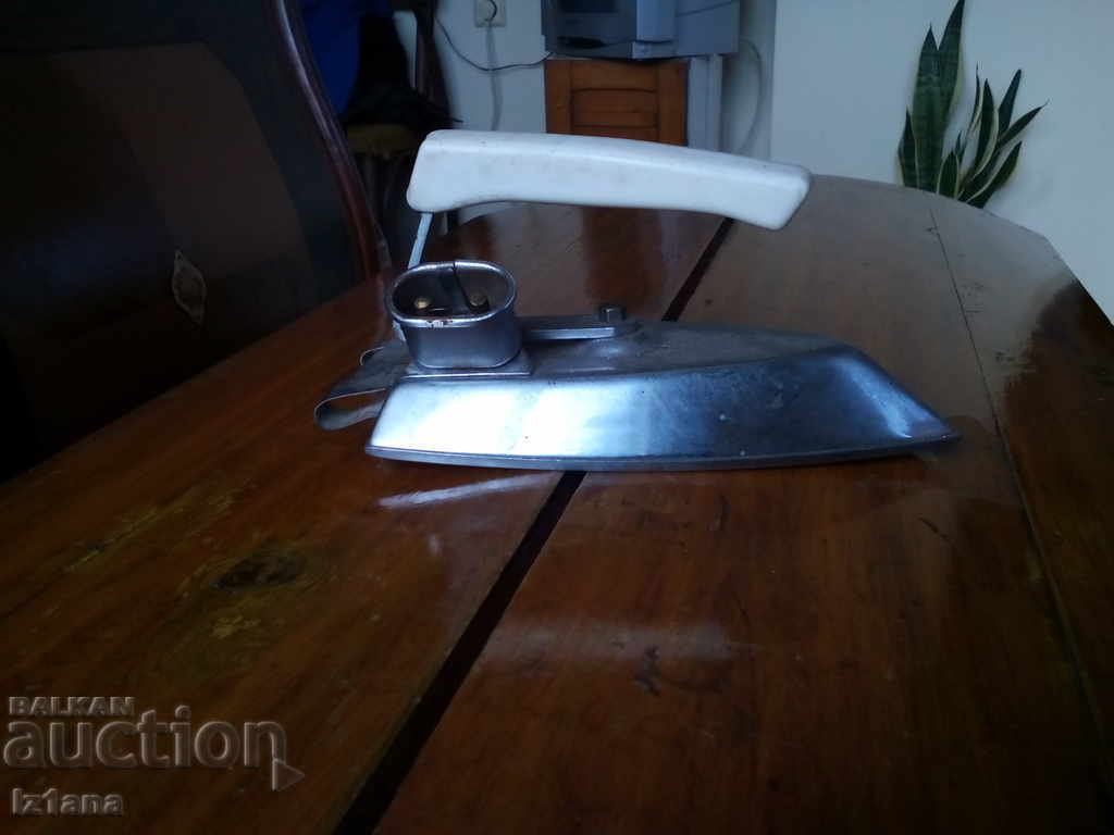 Auction Old electric iron Auction Old electric iron