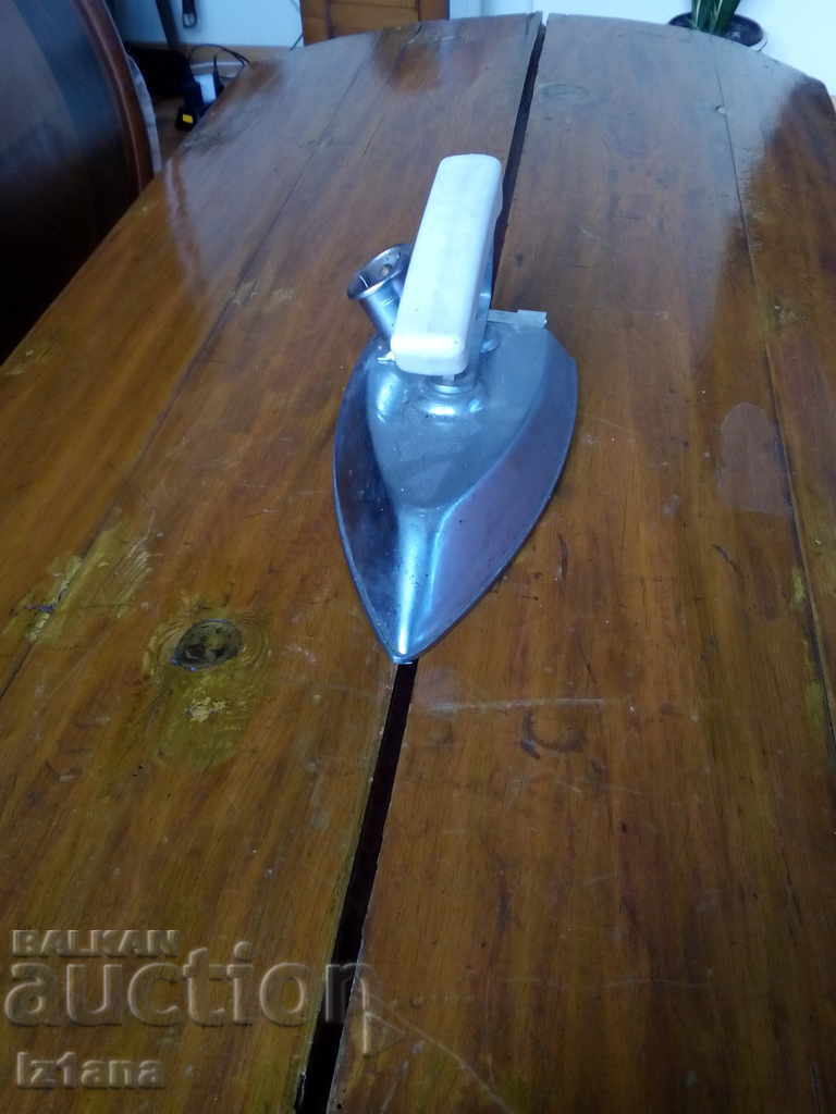 Delivery of Old electric iron Delivery of Old electric iron