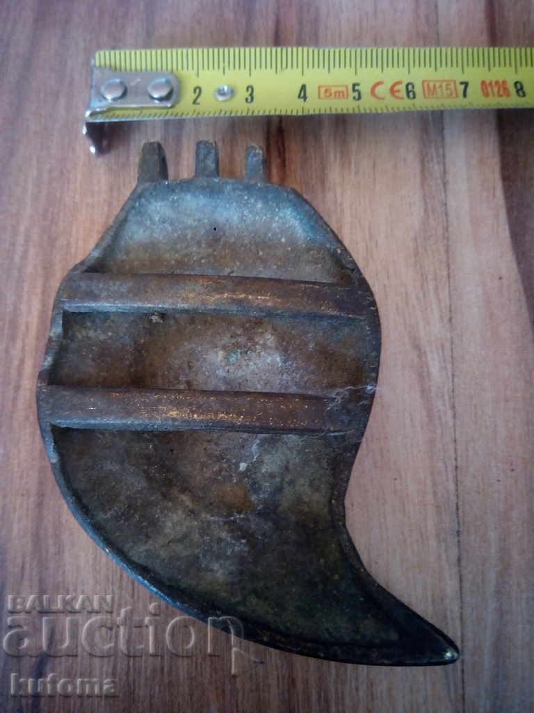 Old bronze slipper unit with price 44.99 BGN | € 23.00 Old bronze slipper unit with price 44.99 BGN | € 23.00