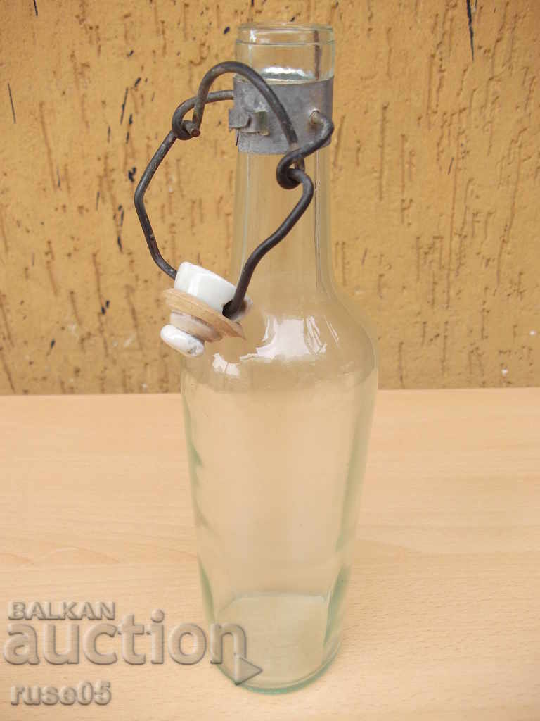 Delivery of A glass-old bottle